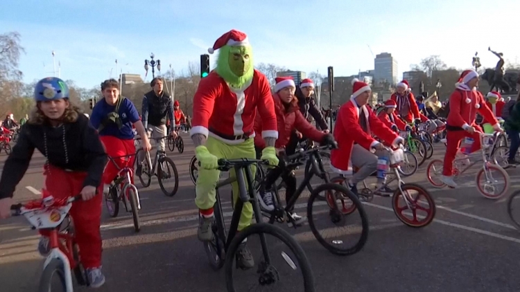 Các ông già Noel gây quỹ từ thiện cho trẻ em mắc bệnh tim