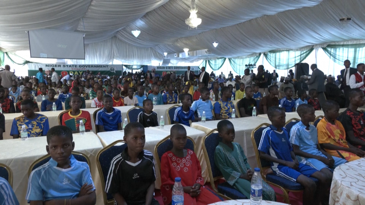 100 học sinh Nigeria được giải cứu sau vụ bắt cóc tập thể