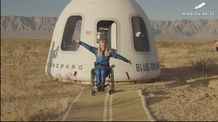 Blue Origin đưa người khuyết tật đầu tiên bay vào vũ trụ