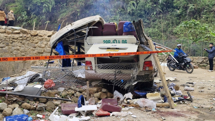 Hiện trường vụ tai nạn giao thông nghiêm trọng ở xã Phình Hồ, Lào Cai