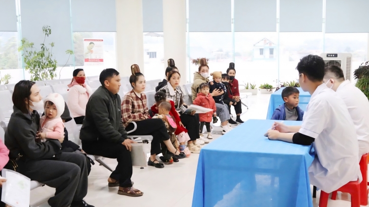 300 trẻ em của tỉnh Sơn La được khám sàng lọc các bệnh lý tim mạch miễn phí