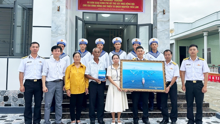 Lữ đoàn 162 bàn giao “Nhà đồng đội” hỗ trợ kinh phí xây dựng