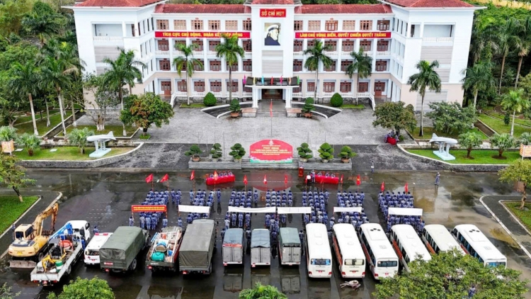 Vùng 3 Hải quân thực hiện “Chiến dịch Quang Trung” giúp dân thiệt hại sau mưa lũ