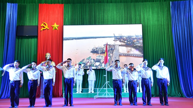 Liên hoan văn nghệ quần chúng “Vinh quang người lính biển” tại Lữ đoàn 125