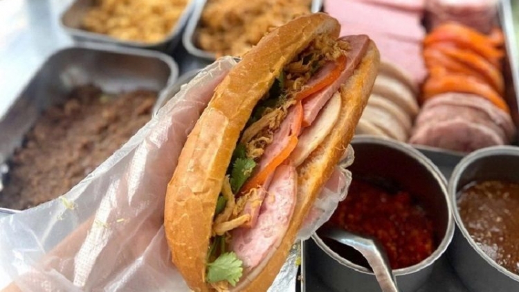 Bộ Y tế yêu cầu điều tra vụ nhiều người nghi ngộ độc sau ăn bánh mì ở TP Hồ Chí Minh