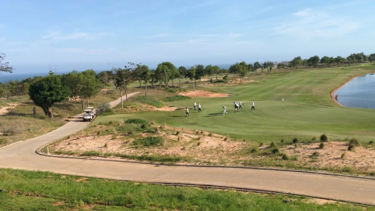 Khu tổ hợp du lịch ở vùng biển Lâm Đồng có thêm môn golf chơi trong công viên  