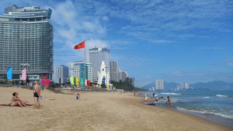 Nha Trang sạch đẹp trở lại sau mưa lũ, là điểm đến an toàn và nhộn nhịp du khách