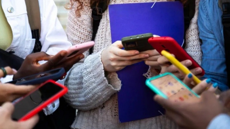 Thanh thiếu niên Australia trải nghiệm ngày đầu tiên không có mạng xã hội