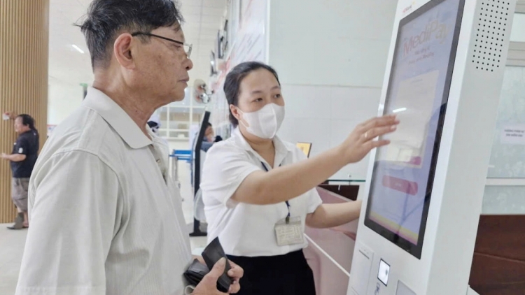 Tăng cường tiếp cận dịch vụ y tế chất lượng, chi phí phù hợp cho người dân