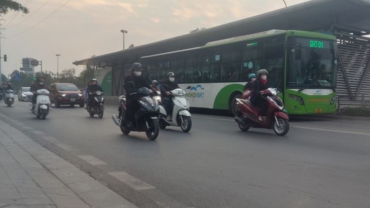 Dự báo thời tiết ngày 22/12/2025: Miền Bắc trời hửng nắng ấm,Trung Bộ mưa dông