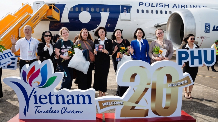 Việt Nam đón vị khách quốc tế thứ 20 triệu – Làm sao để giữ chân du khách? ( 23/12/2025)