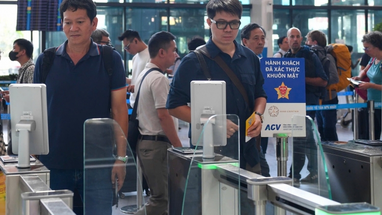 Thời sự 12h 1/12/2025: Quy định mới về thủ tục đi máy bay từ hôm nay