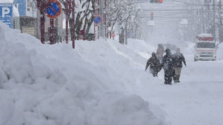 Nhiều địa phương của Nhật Bản bắt đầu phải chịu những đợt tuyết dày kỷ lục