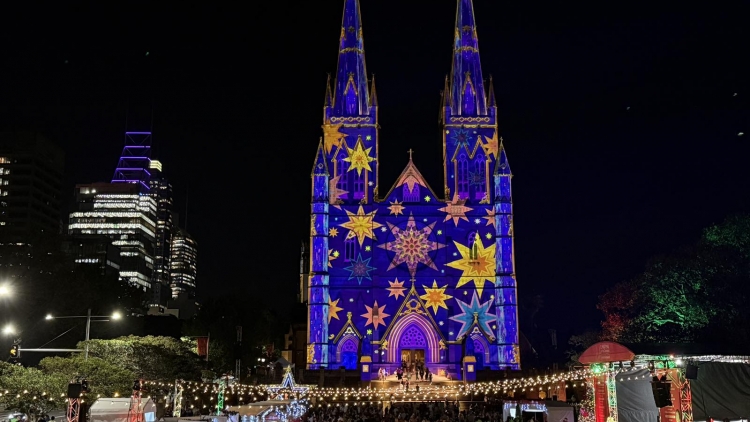 Australia: Đèn Giáng sinh thắp sáng nhà thờ St Mary’s Cathedral