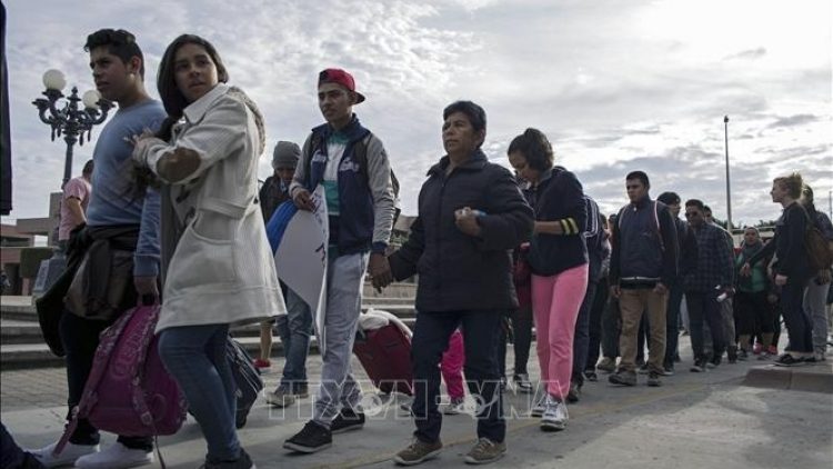   Mỹ tăng gấp 3 tiền trợ cấp cho người nhập cư tư trái phép nguyện rời đi