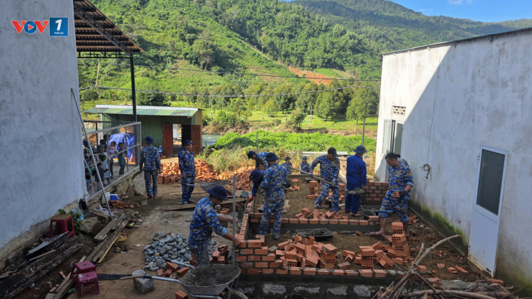 Khánh Hòa thần tốc dựng lại nhà cho dân sau lũ trong “Chiến dịch Quang Trung”