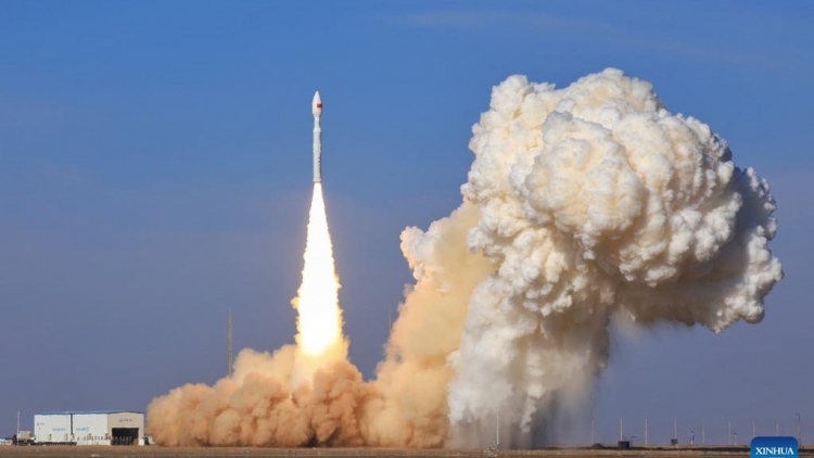 Vệ tinh Trung Quốc và Mỹ lại suýt va chạm