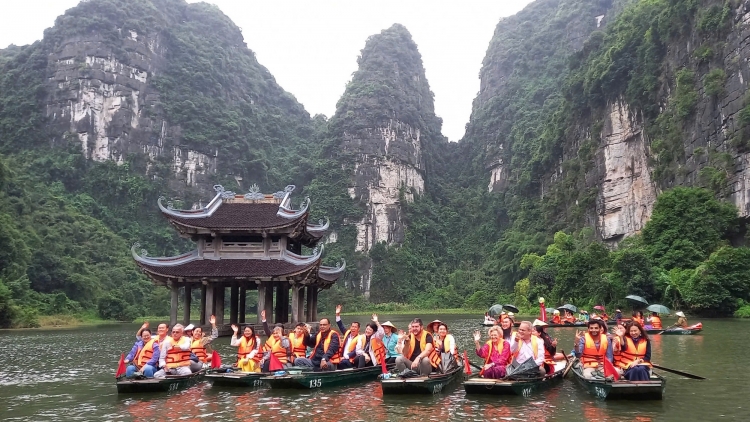 Thời sự 21h30 7/12/2025: Thương mại, dịch vụ, du lịch bứt phá cuối năm