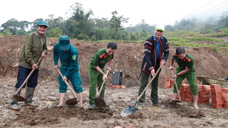 Xã vùng núi cao Măng Ri (Quảng Ngãi) “thần tốc” dựng lại nhà ở  cho người dân trước Tết