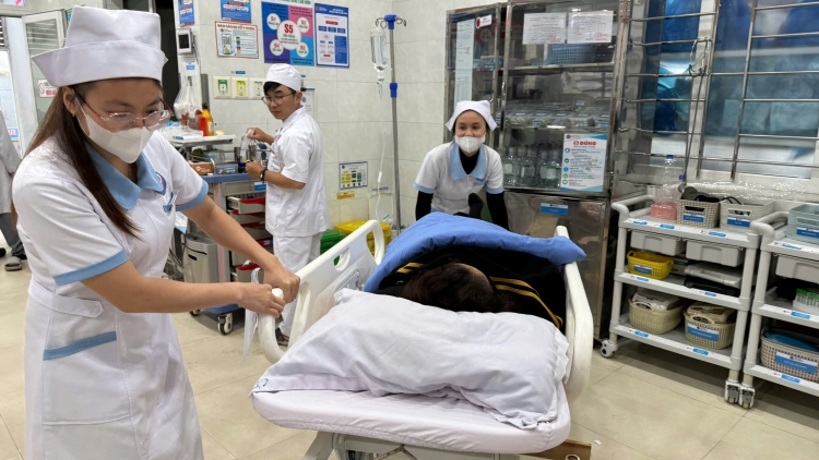 Điều tra vụ nghi ngộ độc thực phẩm ở Quảng Ngãi