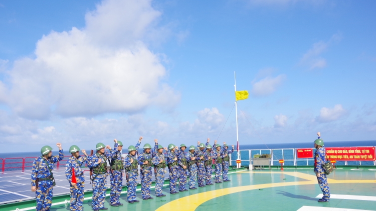 Cán bộ chiến sĩ nhà giàn DK1: Vững niềm tin theo Đảng, chắc tay súng trên thềm lục địa phía Nam