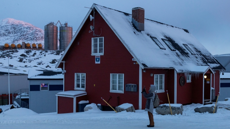 Tổng thống Trump bất ngờ xuống thang về Greenland, EU giữ thế thận trọng