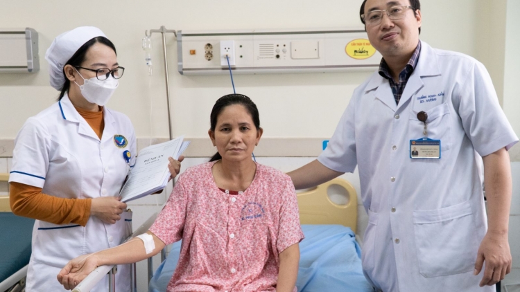 Phẫu thuật u xơ tử cung phức tạp bằng dao siêu âm công nghệ cao