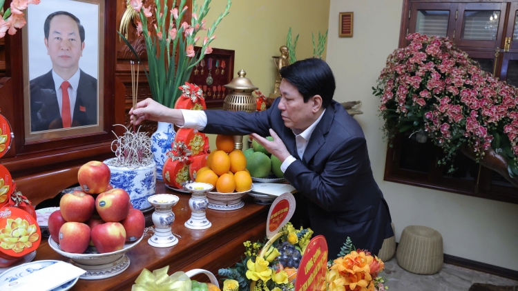 Chủ tịch nước Lương Cường thắp hương tưởng nhớ các đồng chí nguyên lãnh đạo Đảng, Nhà nước