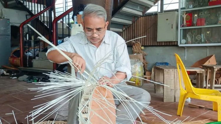 Công dân ưu tú Thủ đô Nguyễn Văn Tĩnh-người gắn bó với nghề mây tre đan