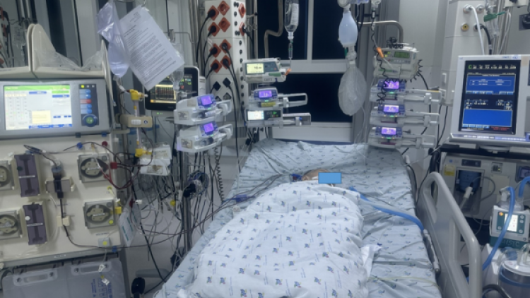 Lọc máu liên tục cứu sống bệnh nhi mắc tay chân miệng biến chứng nặng