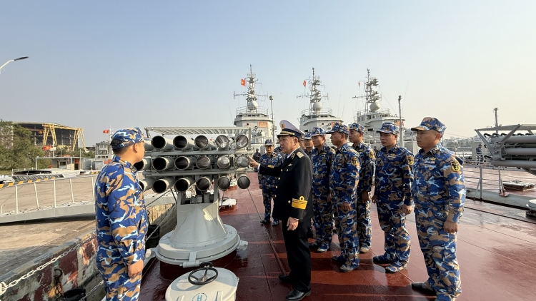 Vùng 1 Hải quân nâng cao sẵn sàng chiến đấu, quyết tâm bảo vệ vững chắc biển, đảo chào mừng Đại hội 