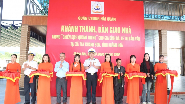 Vùng 4 Hải quân bàn giao nhà cho gia đình có hoàn cảnh đặc biệt khó khăn