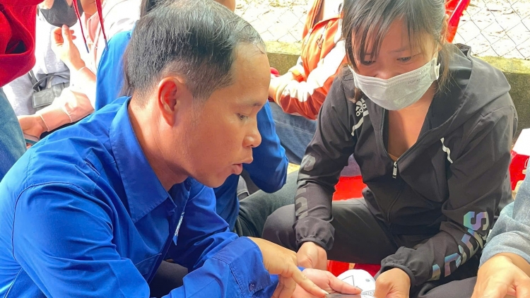 Chủ động ngăn chặn luận điệu sai trái trên không gian mạng trước bầu cử