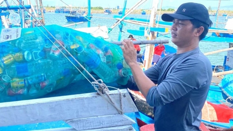 Hiệu quả mô hình ngư dân mang rác về bờ giúp bảo vệ môi trường biển 