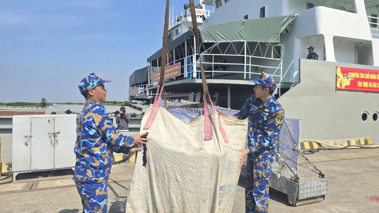 Mang Xuân sớm đến với nhà giàn DK1 và thềm lục địa phía Nam