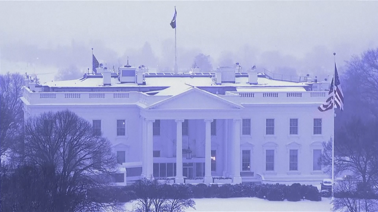 Gần một nửa nước Mỹ trong tình trạng khẩn cấp