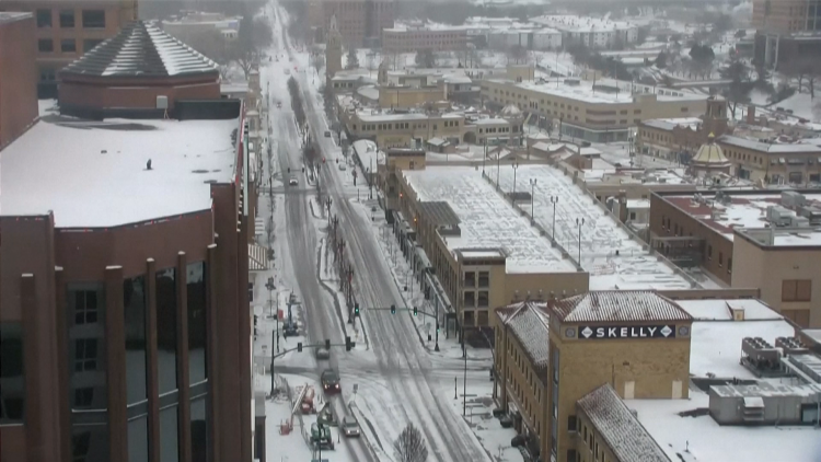 Bão tuyết mùa đông càn quét nước Mỹ: Hàng nghìn chuyến bay bị hủy, hơn 200 triệu người bị ảnh hưởng