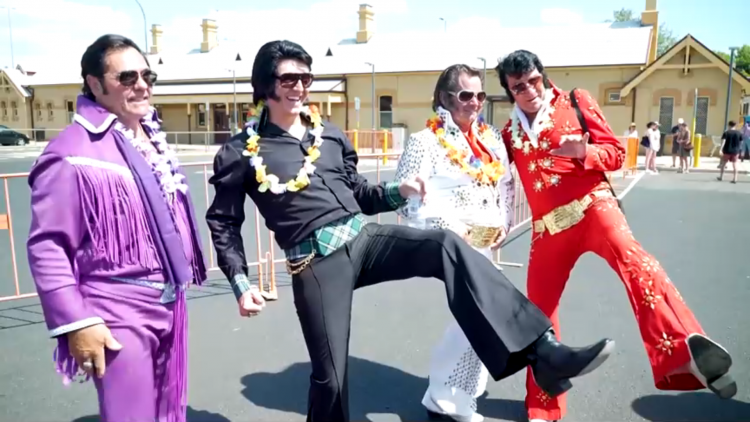 Người hâm mộ lên tàu tới Lễ hội tưởng nhớ ngôi sao nhạc rock Elvis Presley