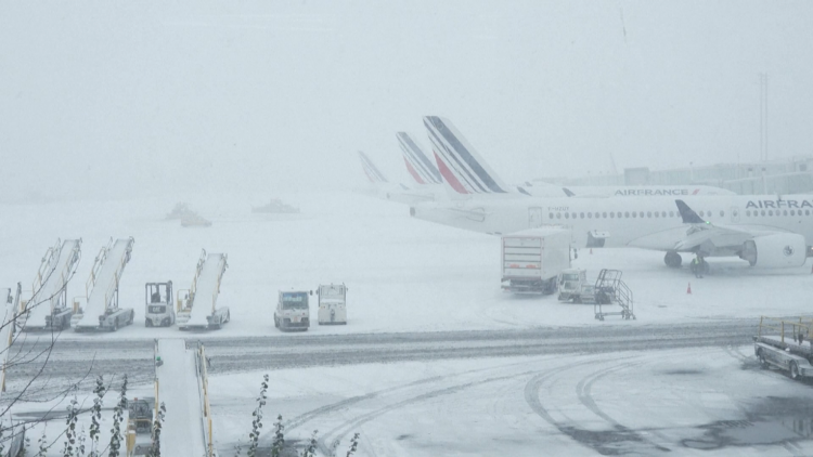 Châu Âu chìm trong bão tuyết