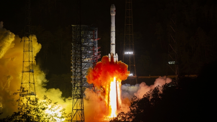 Trung Quốc có thể trở thành quốc gia đầu tiên phát hiện băng nước trên Mặt Trăng trong năm 2026