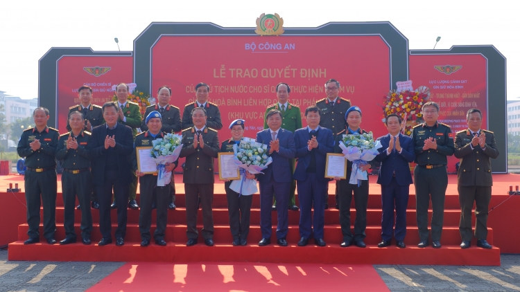 Trao quyết định của Chủ tịch nước cho 3 sĩ quan Công an nhân dân tham gia gìn giữ hòa bình Liên hợp quốc