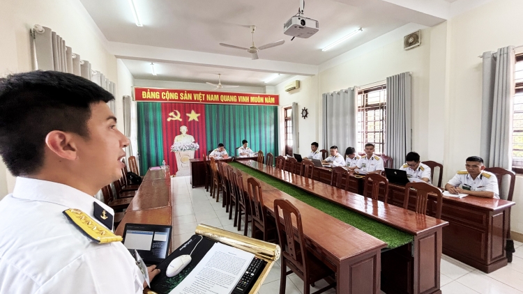 Lữ đoàn 162 nâng cao chất lượng đội ngũ cán bộ giảng dạy chính trị đáp ứng yêu cầu nhiệm vụ