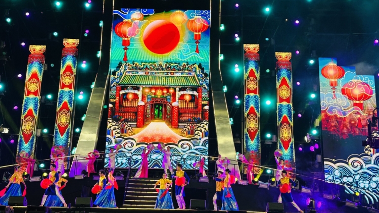 Hàng nghìn người dân và du khách hòa nhịp Countdown chào năm mới 2026 tại Cần Thơ