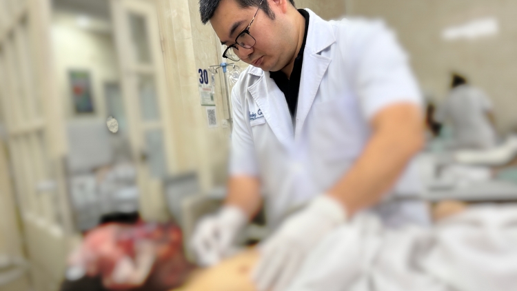 Liên tiếp cấp cứu nhiều ca đa chấn thương do pháo nổ ngay trong tuần đầu tiên năm 2026