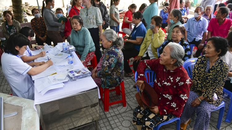 Thành phố Hồ Chí Minh tăng cường phòng ngừa cúm mùa cho người cao tuổi