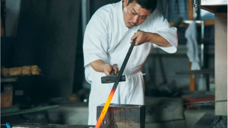 Thợ rèn kiếm Nhật Bản thực hiện nghi lễ đón năm mới