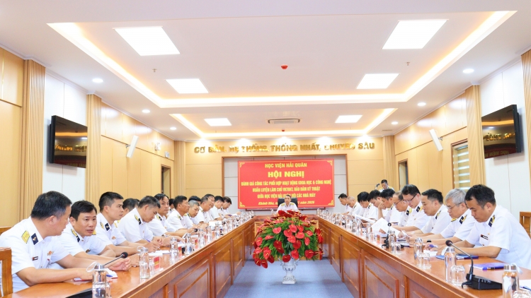 Học viện Hải quân nâng cao chất lượng phối hợp KHCN, huấn luyện làm chủ VKTBKT với các Nhà máy