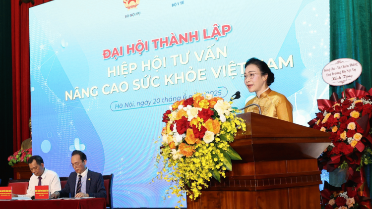 Chăm sóc sức khoẻ toàn diện cho người dân