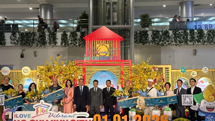 TP.HCM đón đoàn khách quốc tế đầu tiên năm 2026