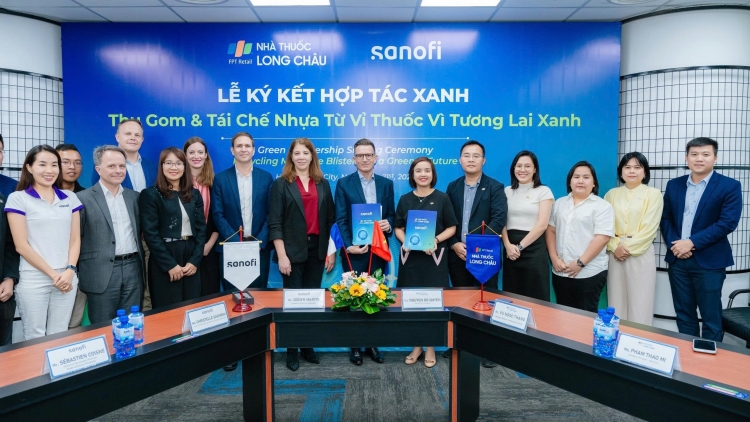  Thu gom, tái chế nhựa từ vỉ thuốc- hành động vì tương lai xanh